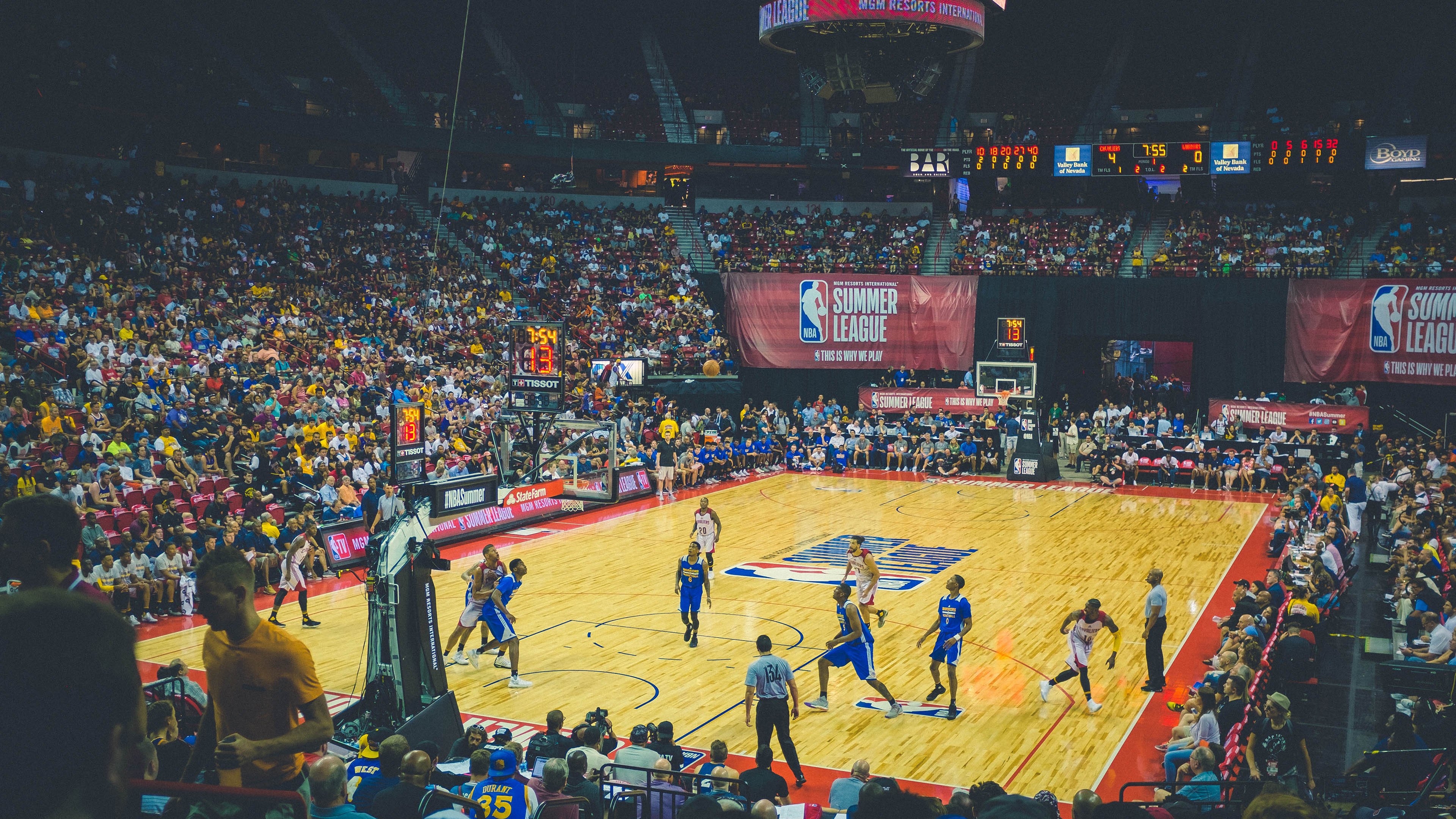 中国篮球运动员登陆海外联赛，展现国家体育实力，中国男篮海外人才